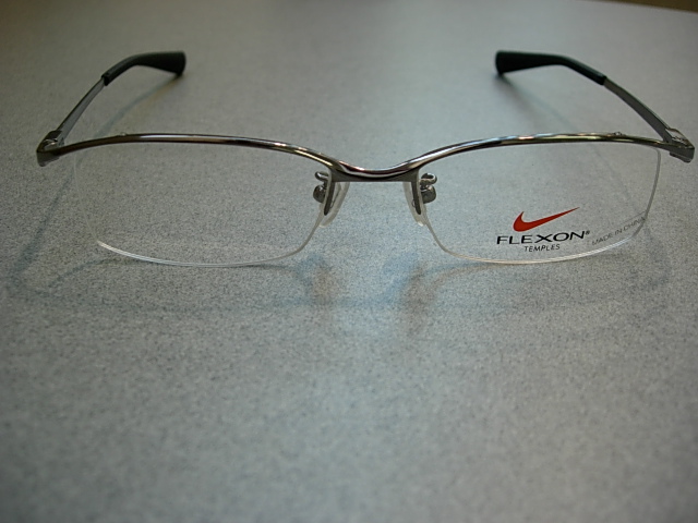 http://www.washin-optical.co.jp/blog/kenchodori/NIKE%20mae.JPG