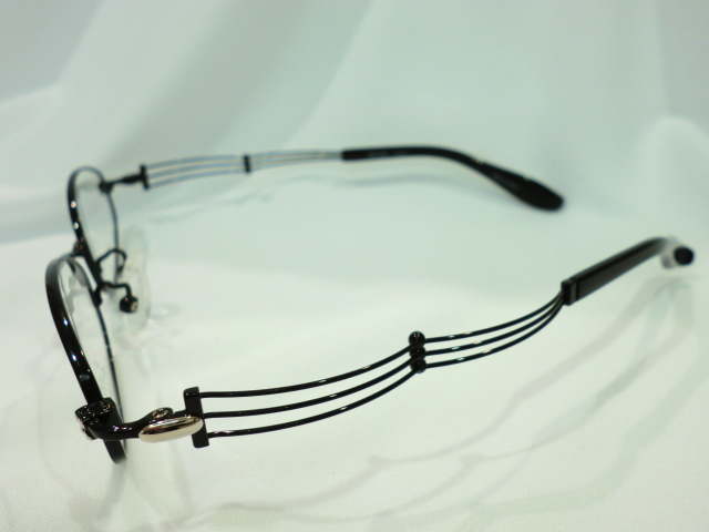 http://www.washin-optical.co.jp/blog/ladies/%E3%83%A9%E3%82%A4%E3%83%B3%E3%82%A2%E3%83%BC%E3%83%88%E9%BB%92%E6%A8%AA.JPG