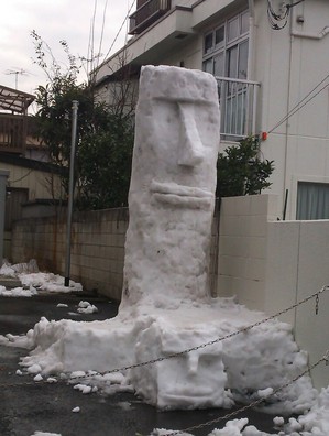 モアイ雪像.jpg