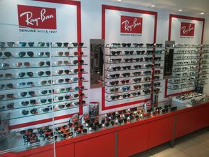 DSC_201407レイバンコーナー.JPG